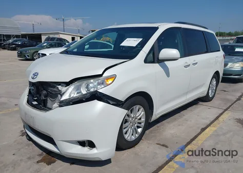 2015 Toyota Sienna Xle 8 Passenger z USA, uszkodzony, nr VIN 5TDYK3DC3FS549992
